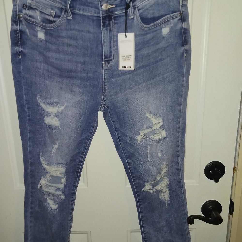 NWT Judy blue skinny fit capri size 15